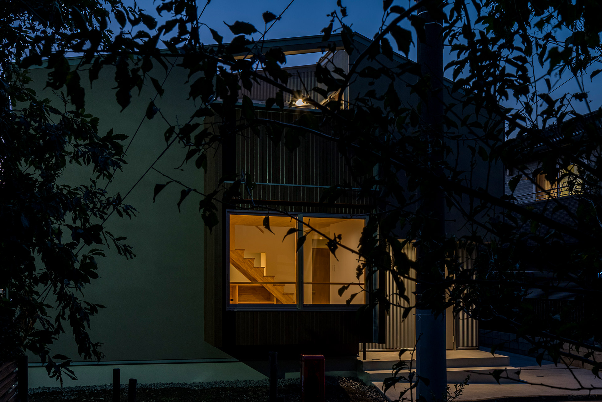 物見テラスを中心に、居場所を回遊する光と借景の家 イメージ11 撮影：ARCREC inc. 東涌宏和